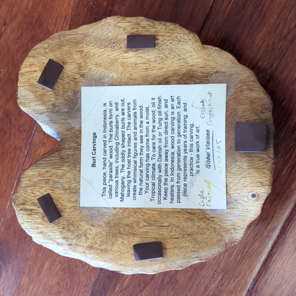 Hand Carved solid wood frog on a lily pad - Picture 6 of 10